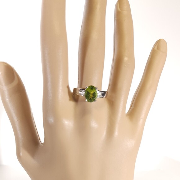 Peridot 1.8 Carats Ring SIZE 7-1/4 - Picture 10 of 12